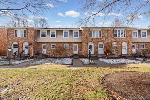 2579 Kingstowne Dr, Commerce Township, MI, 48390-2710 | Card Image