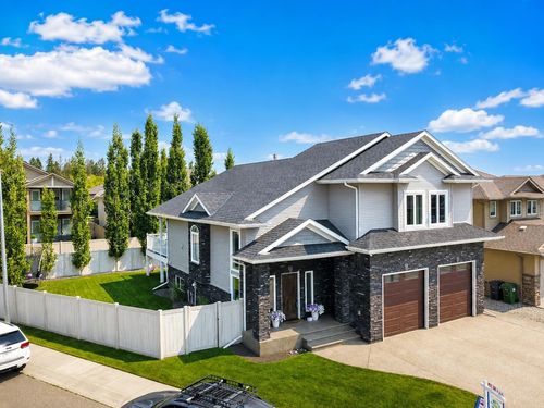 25 Grove Close, Red Deer, AB, T4P0P4 | Card Image