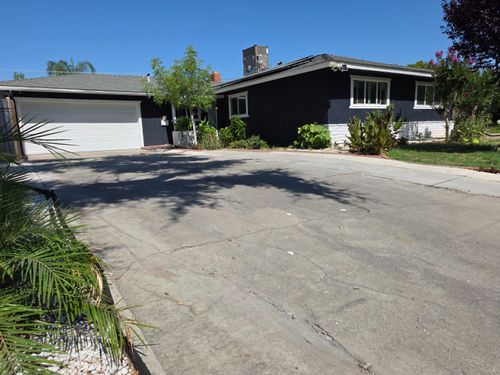 4857 N West Ave, Fresno, CA, 93705-0425 | Card Image