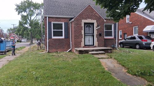 19303 Fairport St, Detroit, MI, 48205-2272 | Card Image