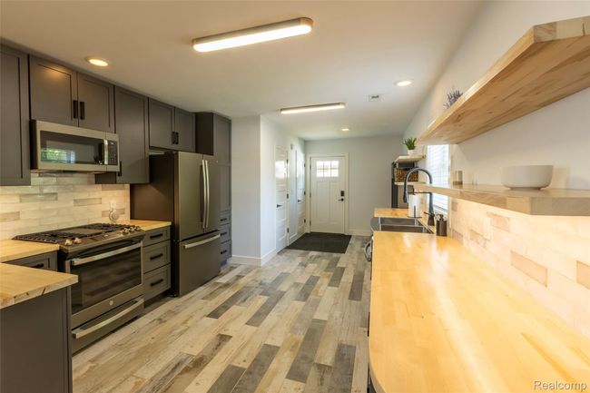 Plenty of open and closed storage - beautiful design! | Image 6