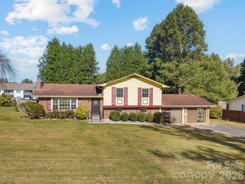 87 Underhill Rd, Hendersonville, NC, 28792-5876 | Card Image