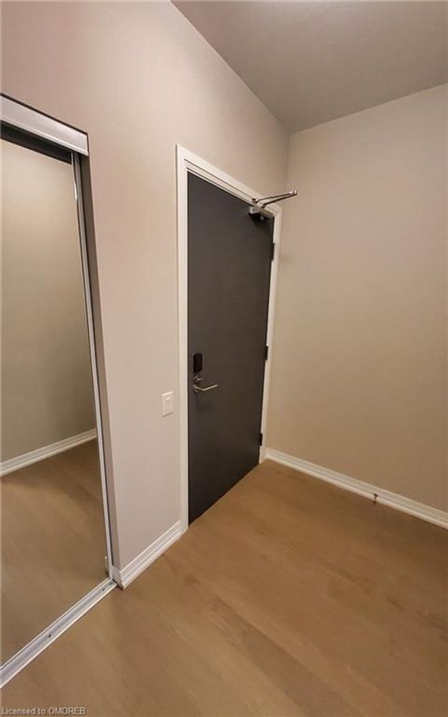 3285 Carding Mill Trail, Home with 2 bedrooms, 2 bathrooms and 1 parking in Oakville ON | Image 7