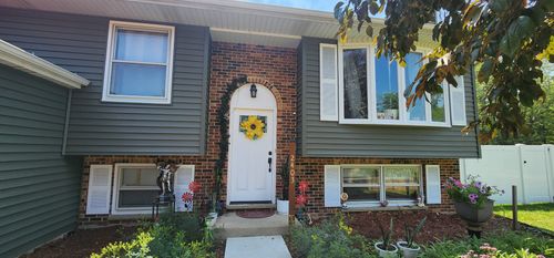 2403 High Point Dr, Lindenhurst, IL, 60046-8502 | Card Image