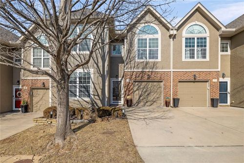 15832 W 61st St, Shawnee, KS, 66217-9685 | Card Image