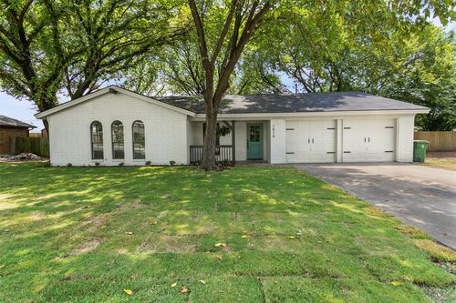 7828 Daniel Dr, North Richland Hills, TX, 76182-3948 | Card Image