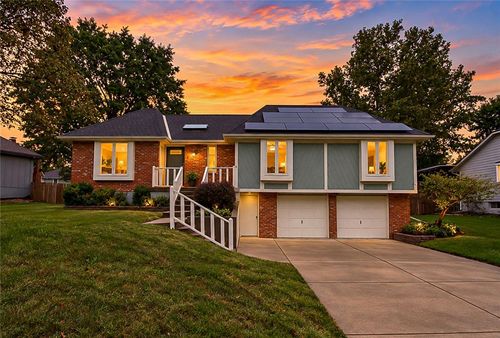 1204 Se 6th St, Lee's Summit, MO, 64063-6129 | Card Image