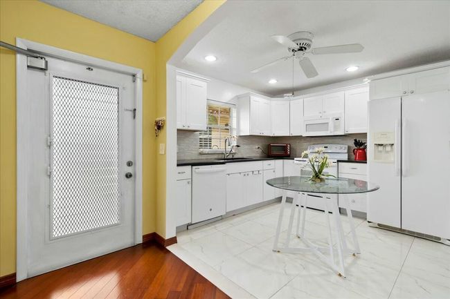 603 Laconia Cir, Condo with 2 bedrooms, 2 bathrooms and null parking in Lake Worth FL | Image 4