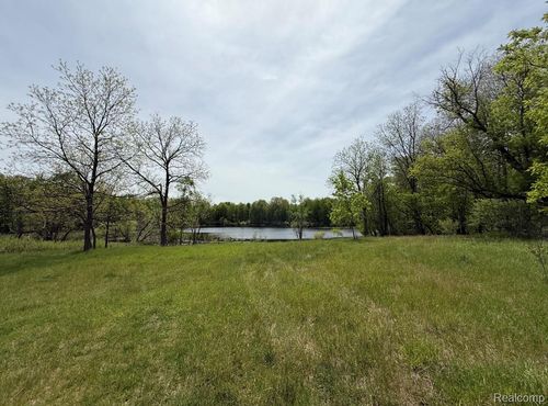 2320 Pool Rd, Holly, MI, 48442-8641 | Card Image