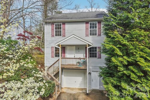 17 Castle St, Asheville, NC, 28803-2526 | Card Image