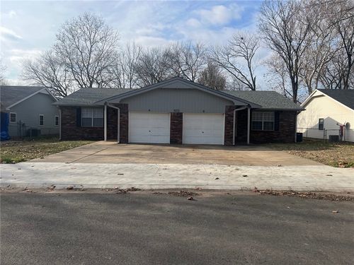 1012 Whipporwill Ln, Siloam Springs, AR, 72761-2056 | Card Image