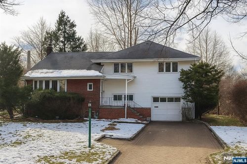 10 Center St, Cresskill, NJ, 07626-2245 | Card Image