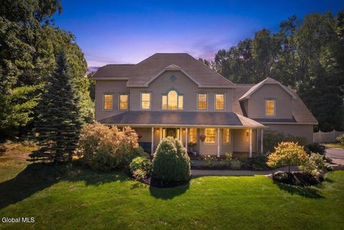 7 Little Dr, Malta, NY, 12020-6330 | Card Image
