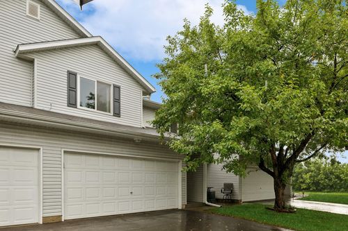 2066 Parkway Ave, Shakopee, MN, 55379-4330 | Card Image