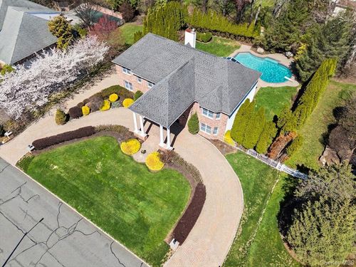 33 King Arthur Ct, New City, NY, 10956-6351 | Card Image