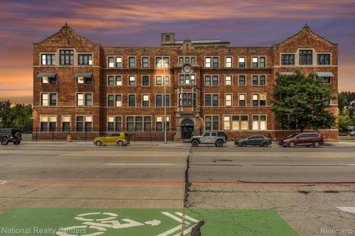 apt-323-6533 E Jefferson Ave, Detroit, MI, 48207-4361 | Card Image