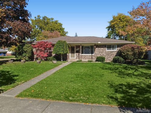 2341 Newbedford Dr, Troy, MI, 48085-3621 | Card Image