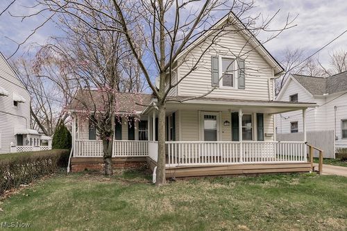 1535 E 290th St, Wickliffe, OH, 44092-2455 | Card Image