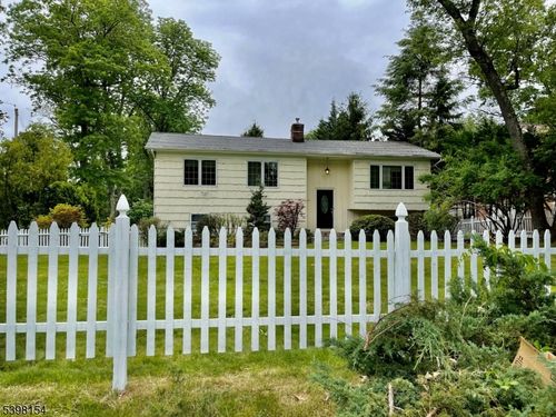 49 W Beechcroft Rd, Short Hills, NJ, 07078-1646 | Card Image