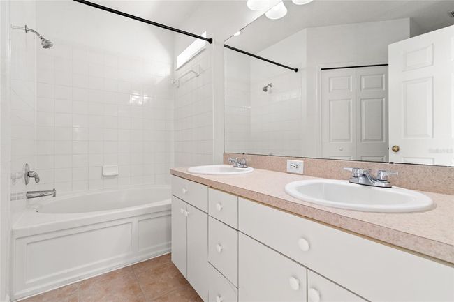 Primary Bathroom | Image 15