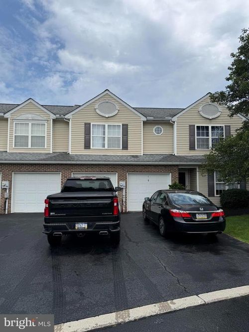 102 Kestrel Ct, HUMMELSTOWN, PA, 17036-8839 | Card Image