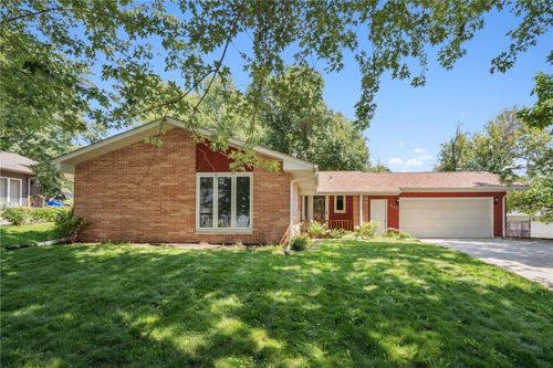3360 Circle Dr Ne, Cedar Rapids, IA, 52402-3415 | Card Image