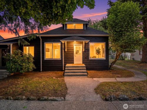 505 Burnett Ave S, Renton, WA, 98057-2546 | Card Image
