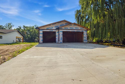 12997 Willowood Dr, ABERDEEN, SD, 57401-8103 | Card Image