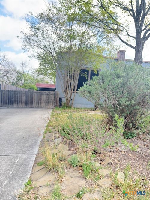 365 S Sycamore Ave, New Braunfels, TX, 78130-5848 | Card Image