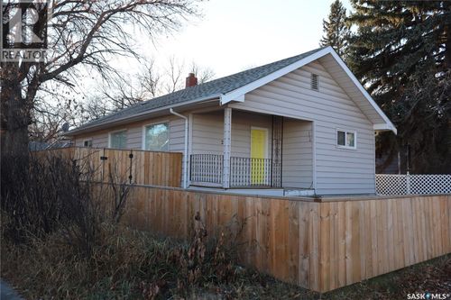 203 5th Ave W, Assiniboia, SK, S0H | Card Image
