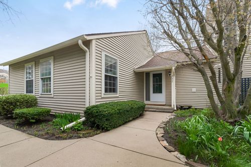 932 Chase Ct, Gurnee, IL, 60031-3123 | Card Image
