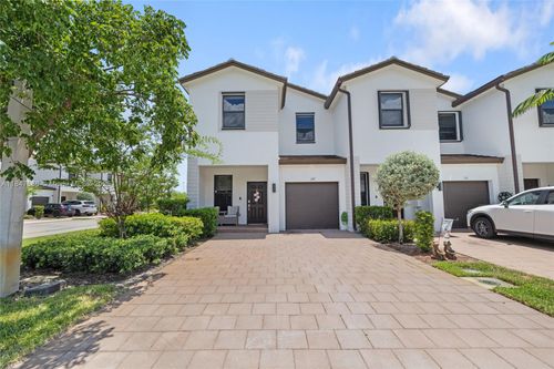 147-147 Sw 185th Way, Pembroke Pines, FL, 33029-5470 | Card Image