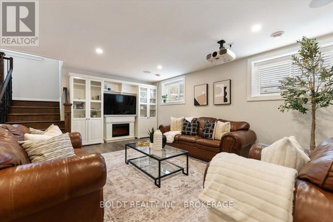 1107 Balfour St, House other with 6 bedrooms, 4 bathrooms and 6 parking in Fenwick ON | Image 29