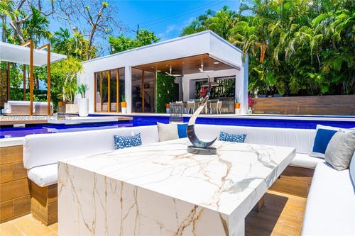 3009 Pine Tree Dr, Miami Beach, FL, 33140-3926 | Card Image