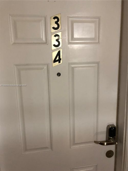apt-334-1555 W 44th Pl, Hialeah, FL, 33012-7843 | Card Image