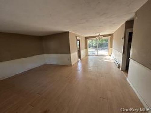 41 Winside Ln, Coram, NY, 11727-1134 | Card Image