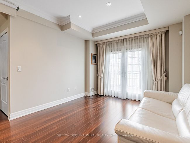 106 Disera Dr, Condo with 3 bedrooms, 3 bathrooms and 2 parking in Vaughan ON | Image 8