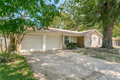 1117 S Thornbush Circle, Arlington, TX, 76013 | Card Image