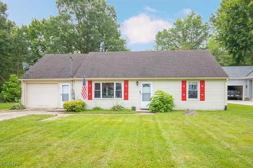 208 Miller Ct, Elyria, OH, 44035-8118 | Card Image