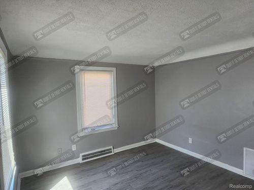 9950 Lauder St, Detroit, MI, 48227-2404 | Card Image