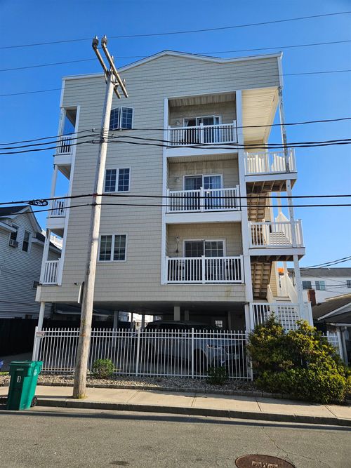 3-7 F St, Hampton, NH, 03842-2957 | Card Image