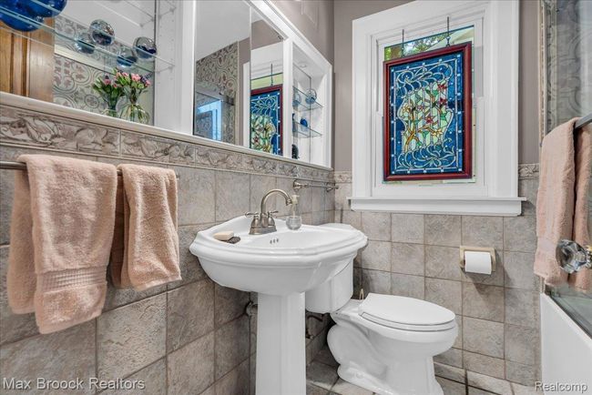 Main Bathroom | Image 16