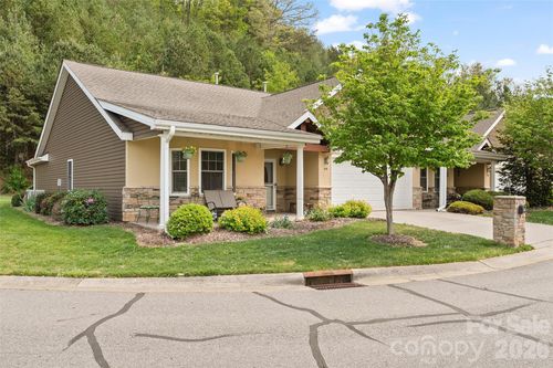 66 Kenai Trl, Waynesville, NC, 28786-6868 | Card Image