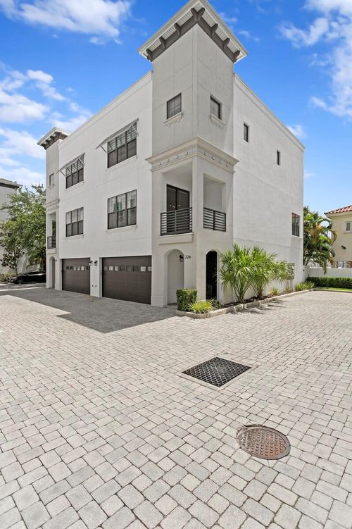 224 S Audubon Ave, TAMPA, FL, 33609-3211 | Card Image