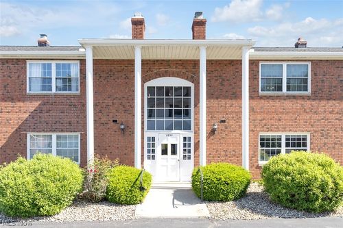 203s-2854 Pease Dr, Rocky River, OH, 44116-3242 | Card Image