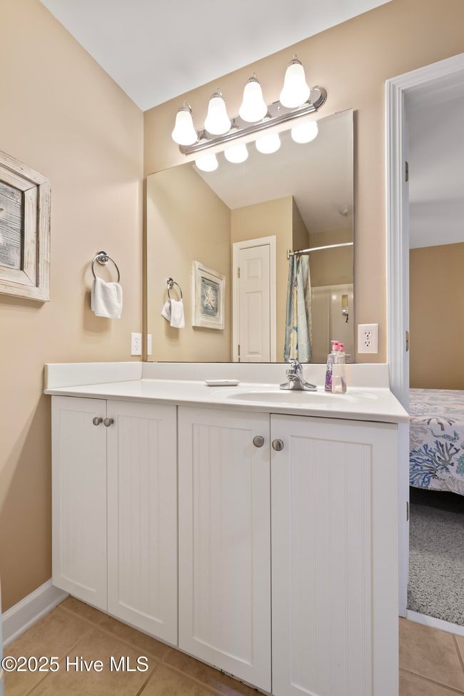 B - 537 Third Ave S, Condo with 4 bedrooms, 5 bathrooms and 1 parking in Kure Beach NC | Image 26