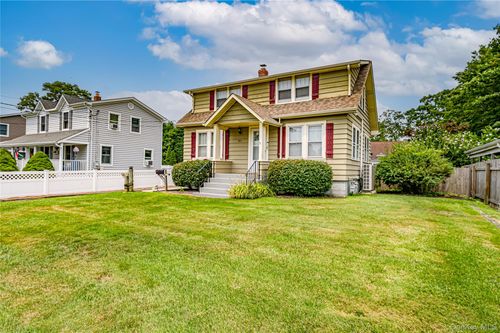21 Bay 3rd St, Islip, NY, 11751-4407 | Card Image