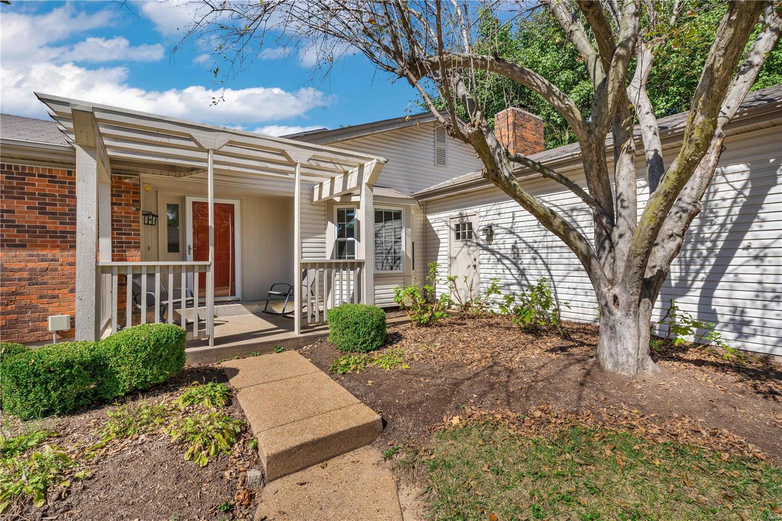 Autumn Shores Dr, Maryland Heights, MO 63043