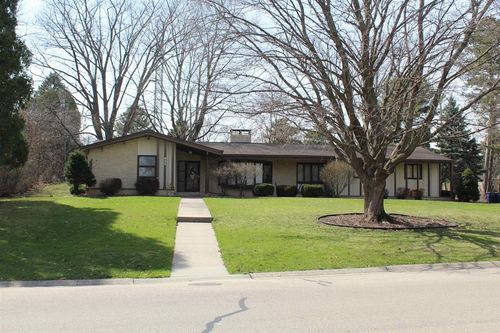 833 N Marion Avenue, Janesville, WI, 53548 | Card Image