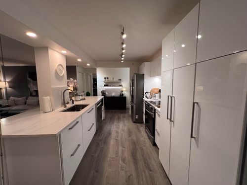 305-3070 Guildford Way, Coquitlam, BC, V3B7R8 | Card Image